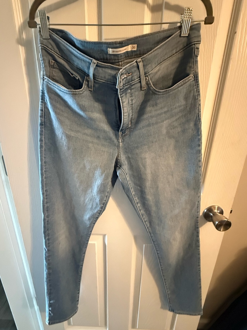 Levi’s 311 Shaping Skinny Jeans Women’s Size 30 Light Wash Stretch Denim